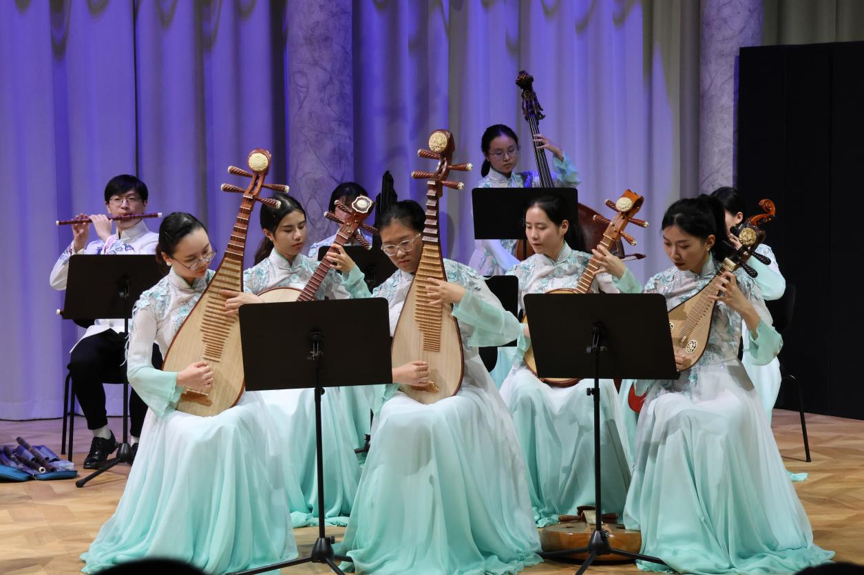 Slovenija priredila kitajski folklorni koncert